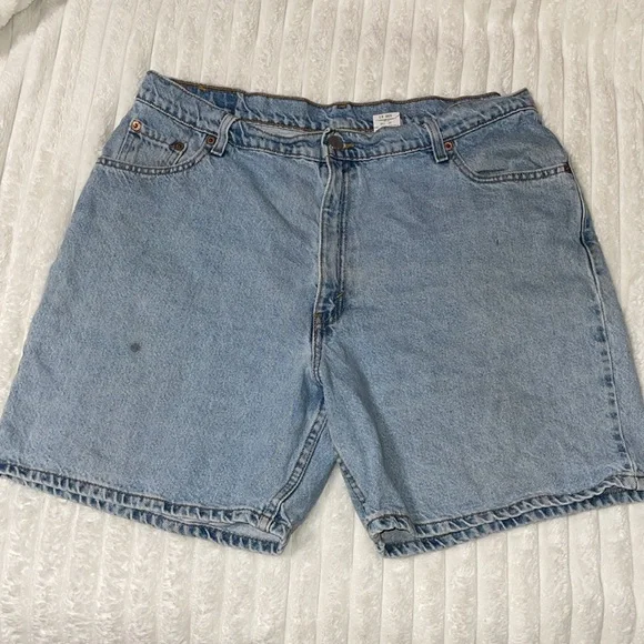 Levis Vintage Short | Size 18 - Picture 3 of 7